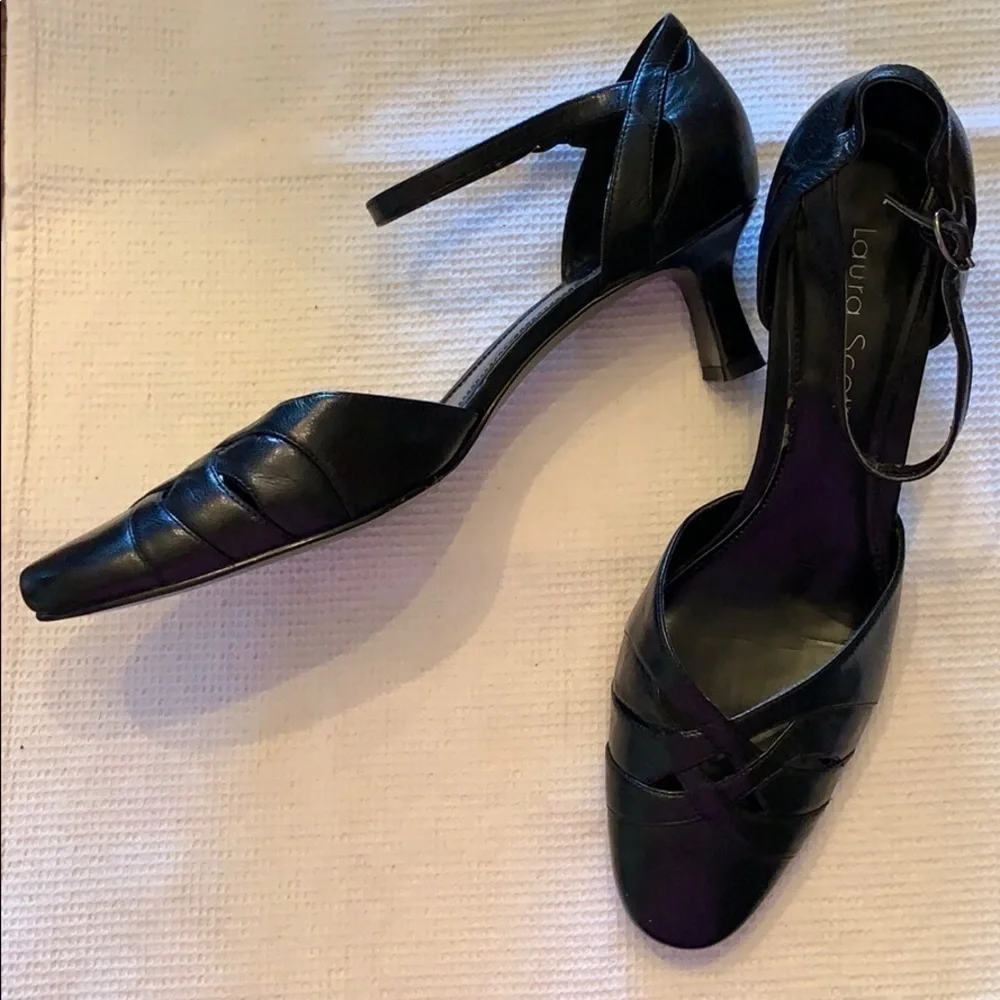 Laura Scott Black Leather Heels in 8M. Style-Anita​​​​​​​​​​​​​​​​​​​​​